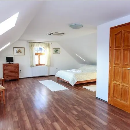 Pensjonat Kekparkany Vendeghaz